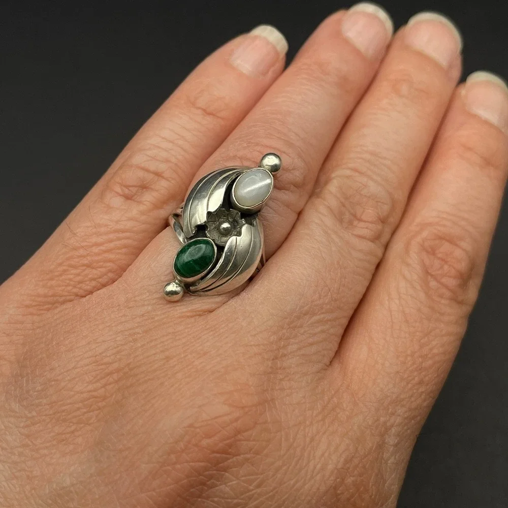 Vintage Southwestern Squash Blossom Ring Malachite Cat Eye Size 4.75